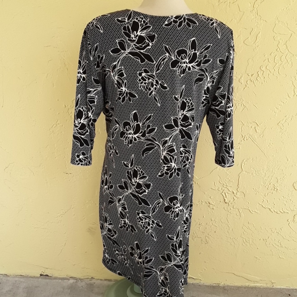 Dress - Picture 3 of 4